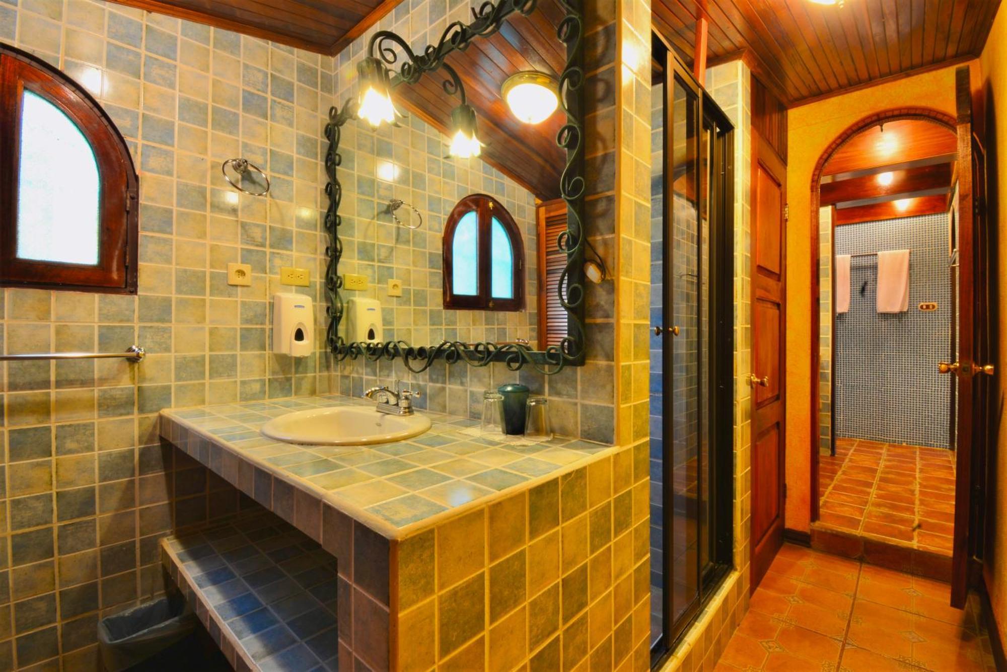 Hotel La Mansion Inn Arenal 纽沃阿雷纳尔 外观 照片