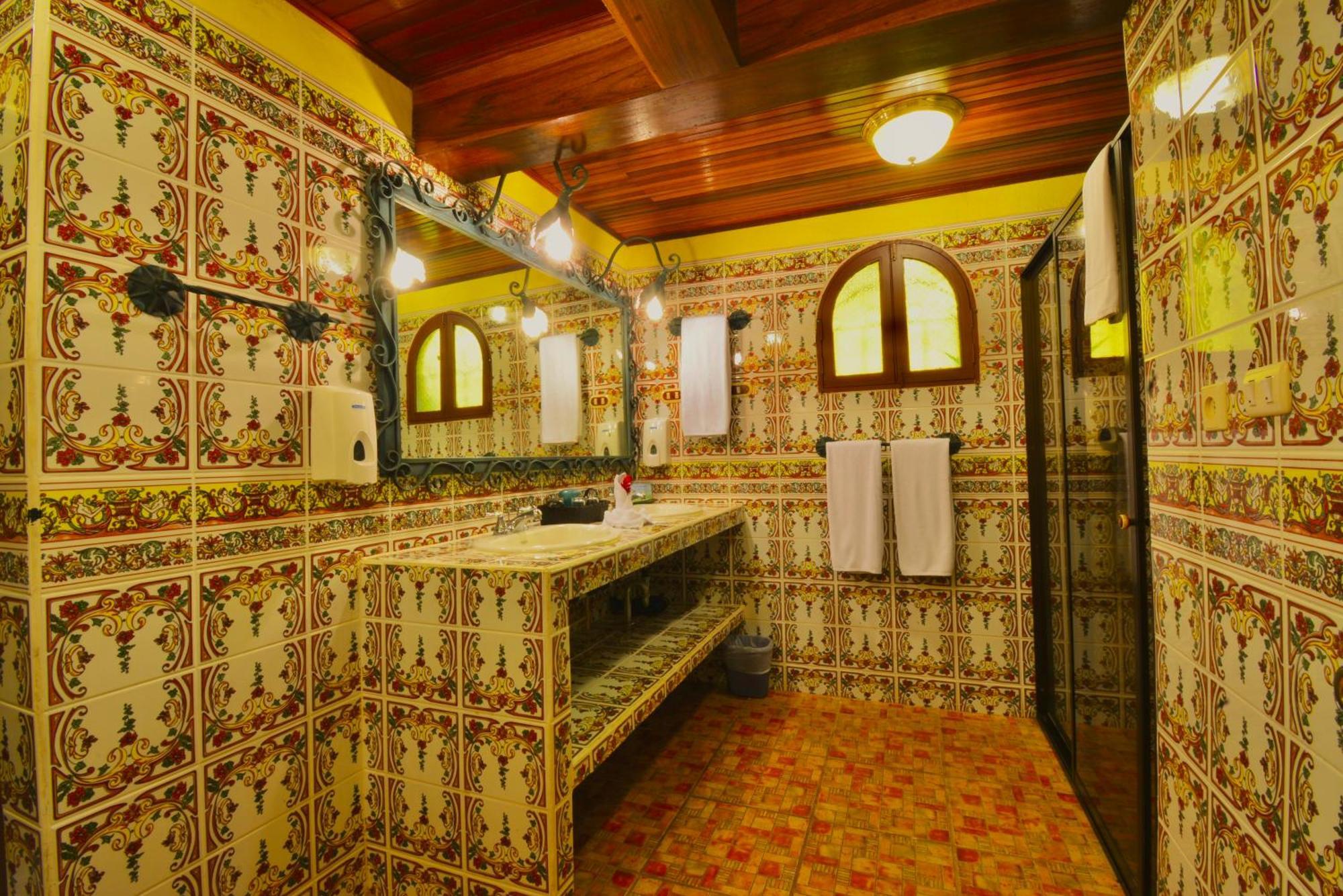 Hotel La Mansion Inn Arenal 纽沃阿雷纳尔 外观 照片